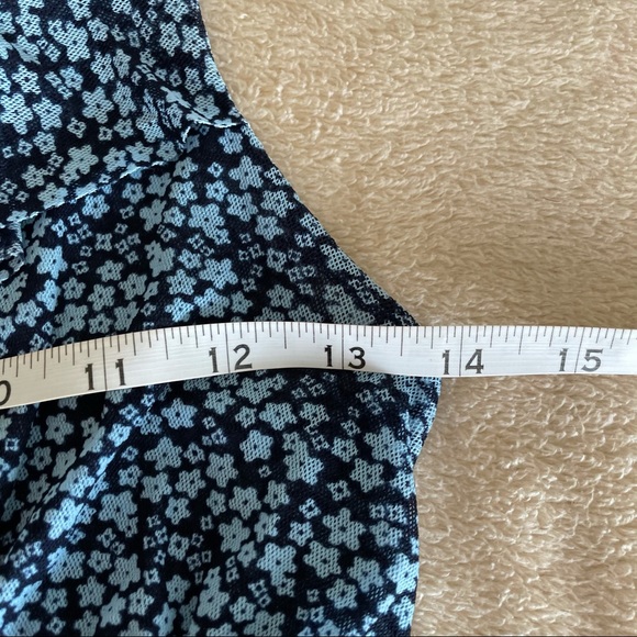 Express Sleeveless Floral Flutter Blouse - Size S - Picture 9 of 12